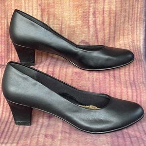 Soft Style by Hush Puppies - Black leather pumps